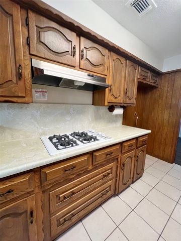 1008 Pine Tree Lane, Desoto, TX 75115