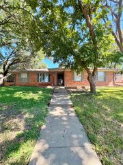 1008 Pine Tree Lane, Desoto, TX 75115