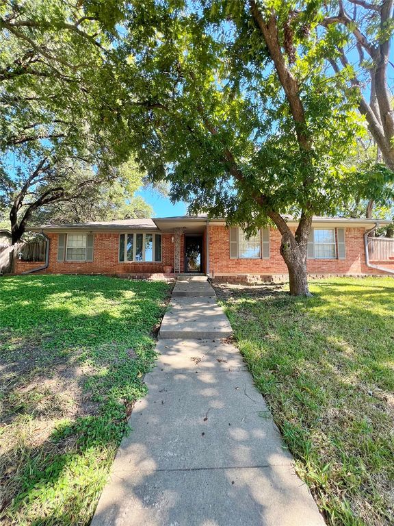 1008 Pine Tree Lane, Desoto, TX 75115