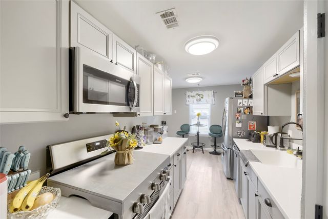216 N Prairie View Road, Crowley, TX 76036