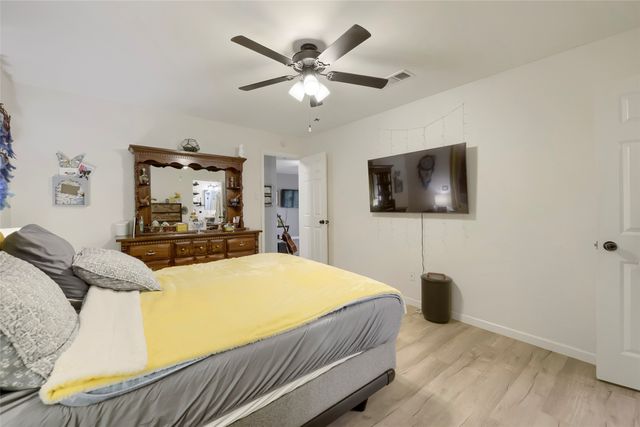 216 N Prairie View Road, Crowley, TX 76036