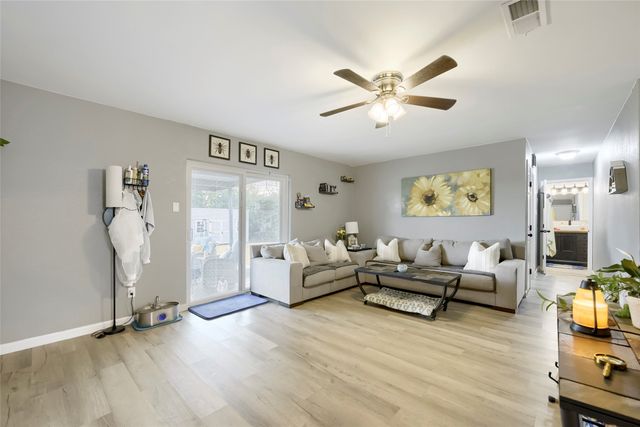 216 N Prairie View Road, Crowley, TX 76036