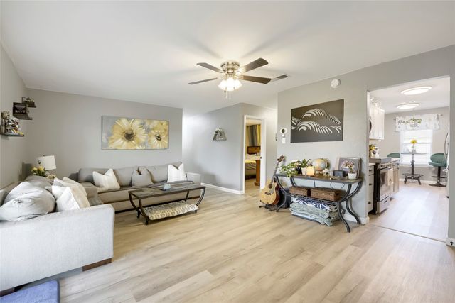 216 N Prairie View Road, Crowley, TX 76036