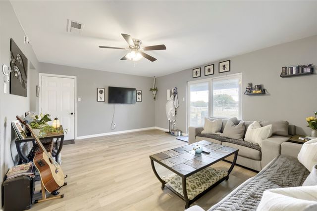 216 N Prairie View Road, Crowley, TX 76036