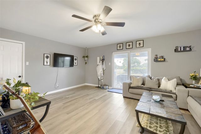 216 N Prairie View Road, Crowley, TX 76036