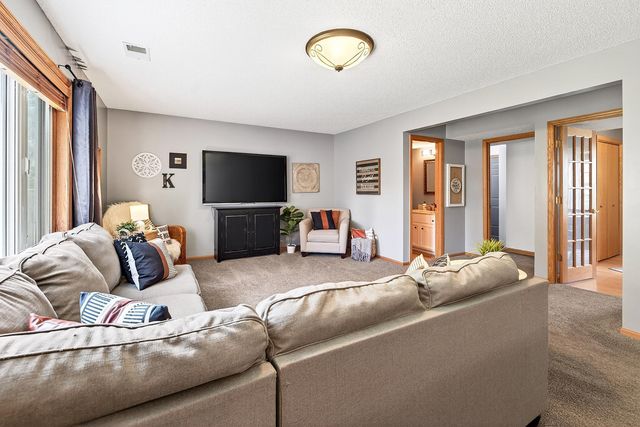 5817 Cardinal Ridge Trail SE, Prior Lake, MN 55372