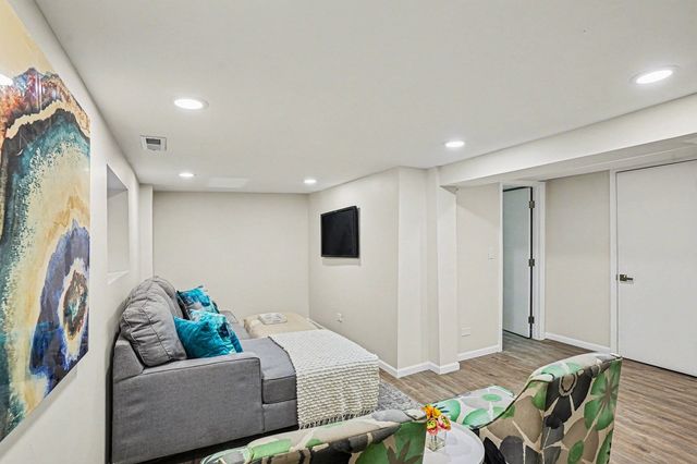 7947 S Kimbark Avenue, Chicago, IL 60619