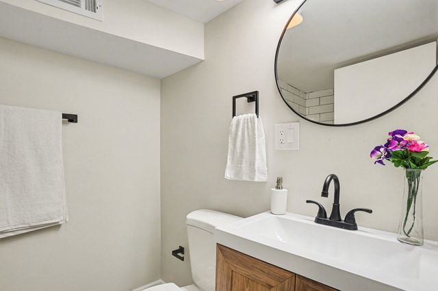 7947 S Kimbark Avenue, Chicago, IL 60619