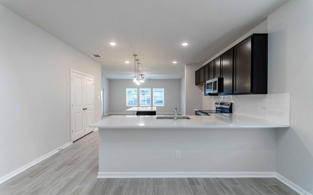 1232 Sweden, Seguin, TX 78155