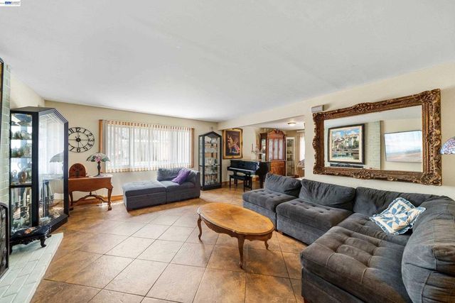 1622 Pegasus St, Newport Beach, CA 92660
