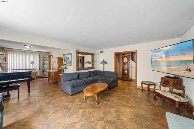 1622 Pegasus St, Newport Beach, CA 92660