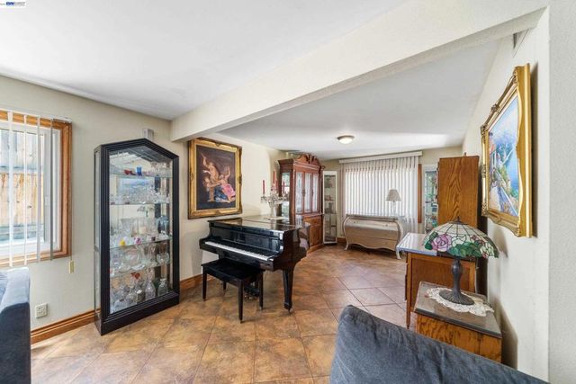 1622 Pegasus St, Newport Beach, CA 92660