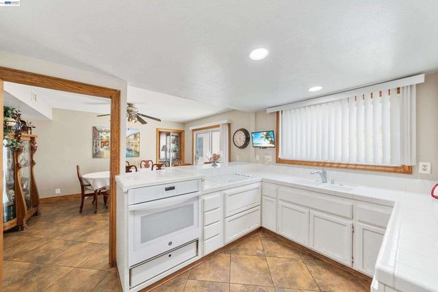 1622 Pegasus St, Newport Beach, CA 92660