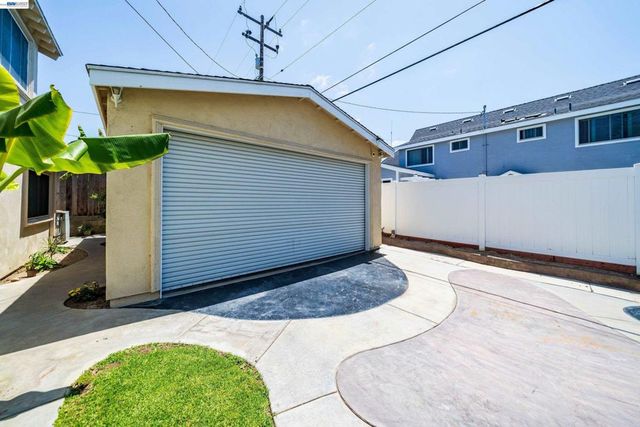 1622 Pegasus St, Newport Beach, CA 92660