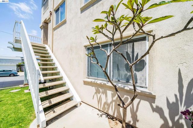 1622 Pegasus St, Newport Beach, CA 92660
