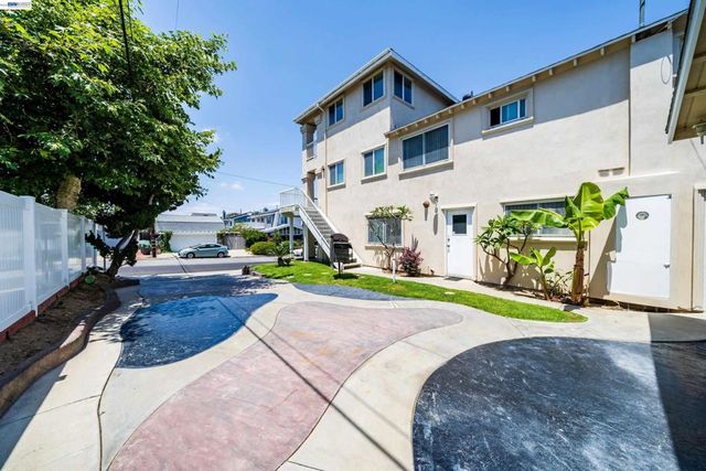 1622 Pegasus St, Newport Beach, CA 92660