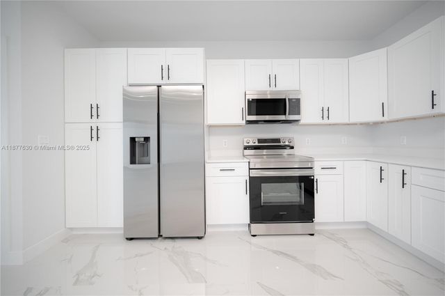 238NW 2nd St 5, Florida City, FL 33034