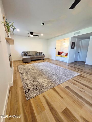 4201 W WALTANN Lane, Phoenix, AZ 85053