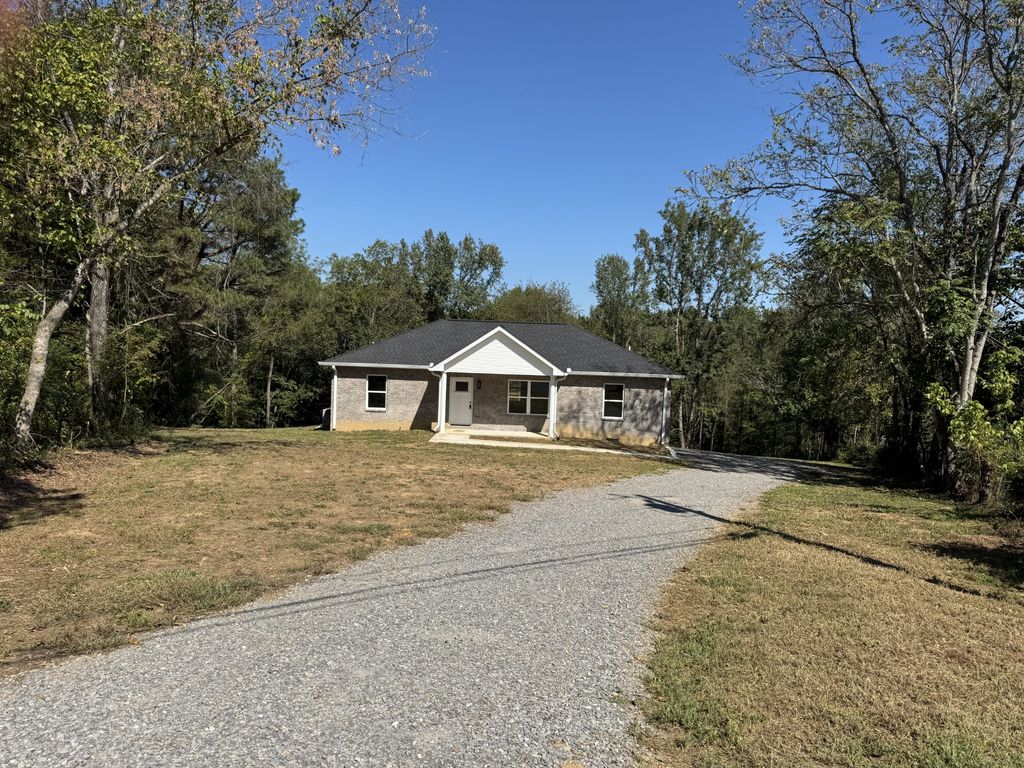 2937 Forrest Dr, Pleasant View, TN 37146