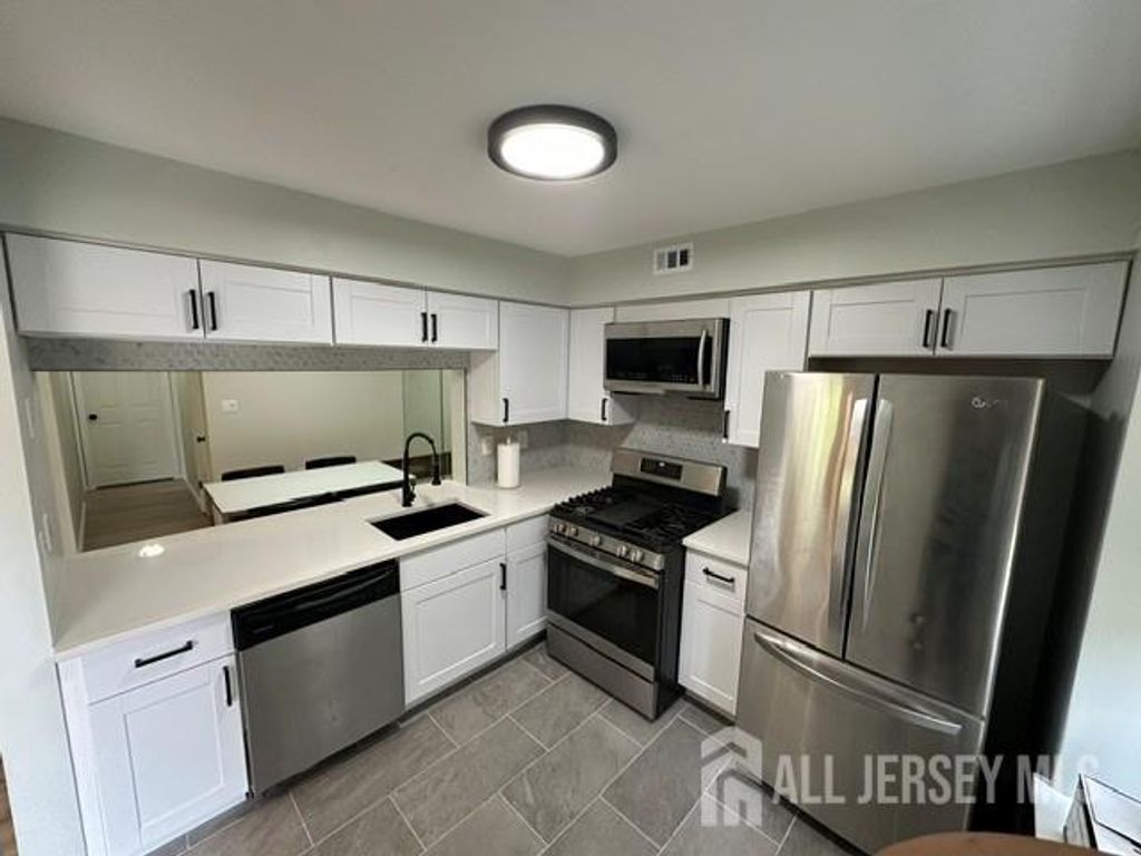 1204 Commons Drive 4, East Brunswick, NJ 08816