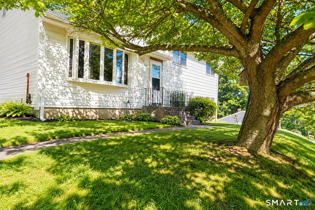 129 Mueller Drive, Hamden, CT 06514