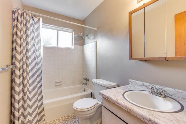 168 Valley Vista Drive Se, Lowell City, MI 49331