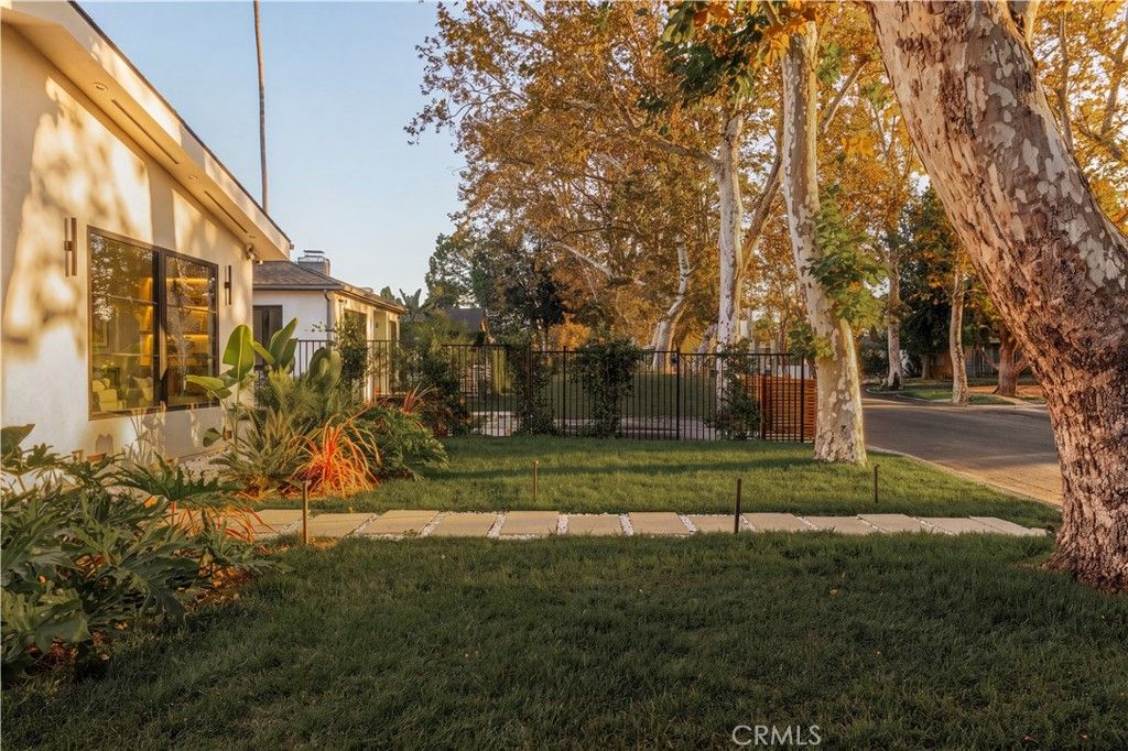 Image 1 of property listing at 6035 Simpson Avenue, North Hollywood, CA 91606