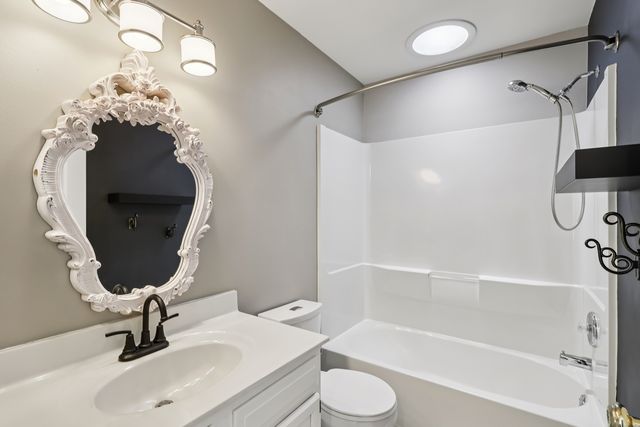 257 Indian Ridge Lane SE, Lake Villa, IL 60046