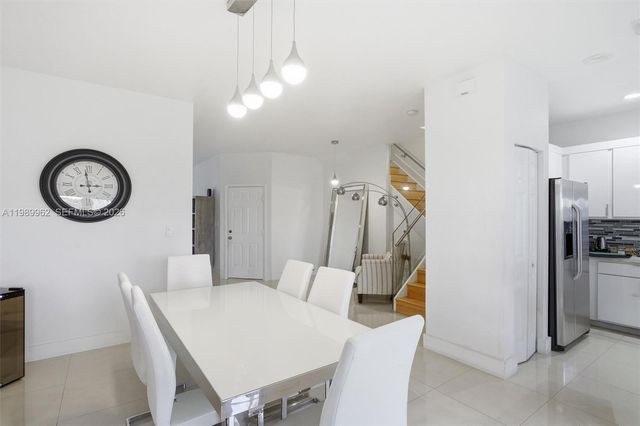 10319 NW 30th Ter, Doral, FL 33172