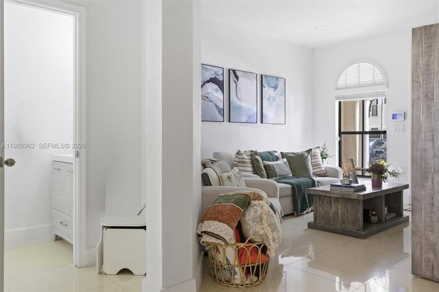 10319 NW 30th Ter, Doral, FL 33172