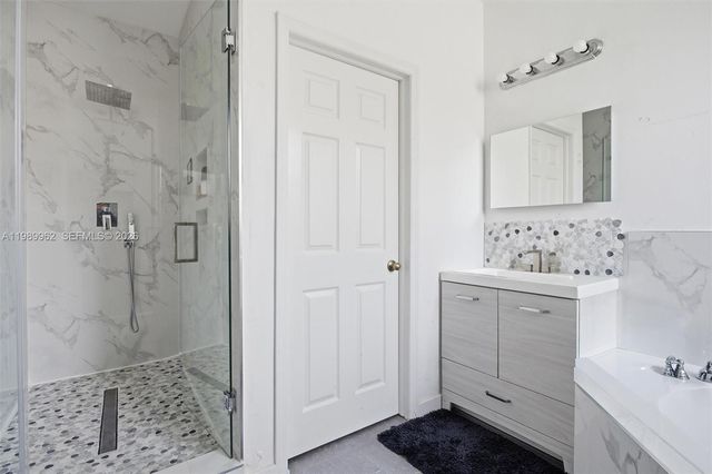 10319 NW 30th Ter, Doral, FL 33172