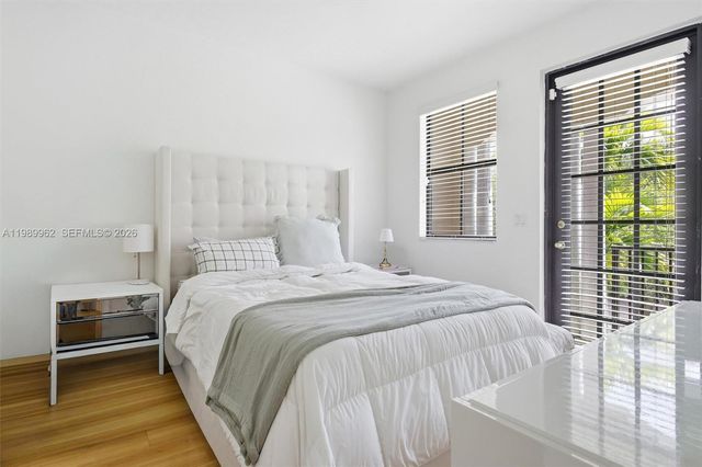 10319 NW 30th Ter, Doral, FL 33172