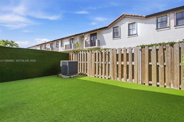 10319 NW 30th Ter, Doral, FL 33172