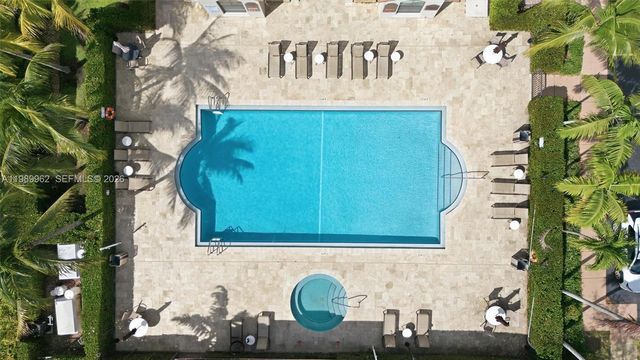 10319 NW 30th Ter, Doral, FL 33172