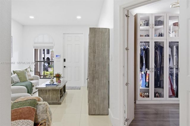 10319 NW 30th Ter, Doral, FL 33172