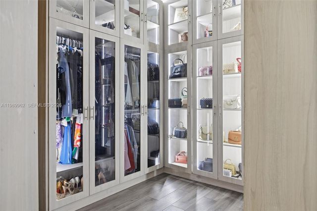 10319 NW 30th Ter, Doral, FL 33172