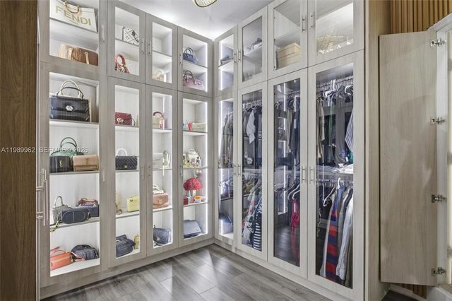 10319 NW 30th Ter, Doral, FL 33172