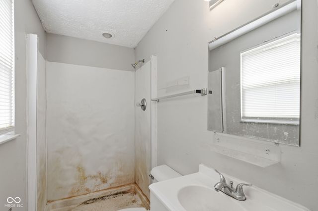 8041 E 34th Street, Indianapolis, IN 46226