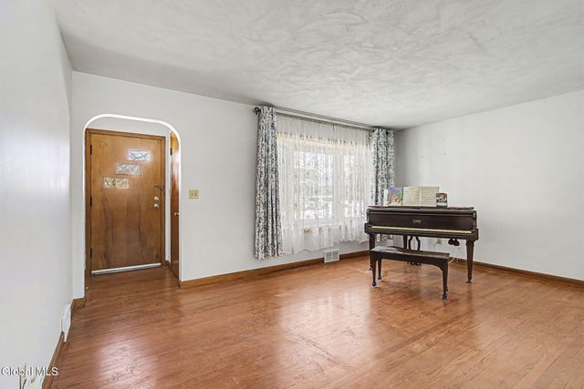 36 Marion Boulevard, Glenville, NY 12302