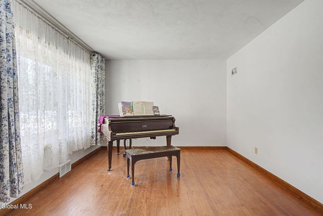 36 Marion Boulevard, Glenville, NY 12302