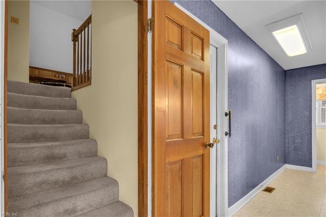 3208 Meadowbrook LN, Chesapeake, VA 23321