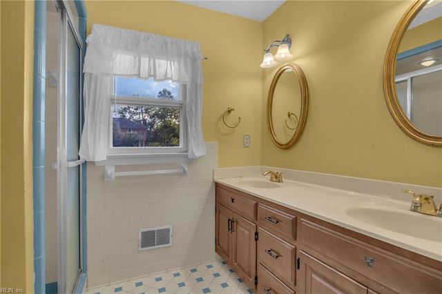 3208 Meadowbrook LN, Chesapeake, VA 23321