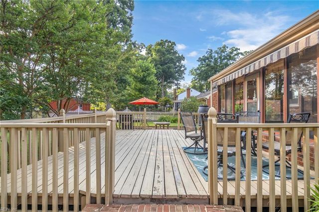 3208 Meadowbrook LN, Chesapeake, VA 23321