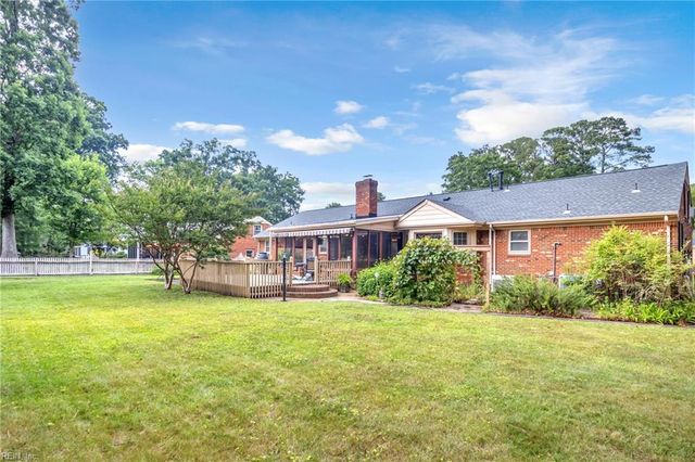 3208 Meadowbrook LN, Chesapeake, VA 23321