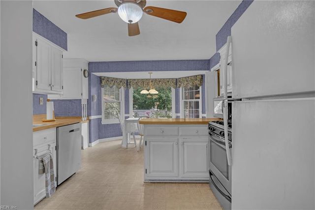 3208 Meadowbrook LN, Chesapeake, VA 23321