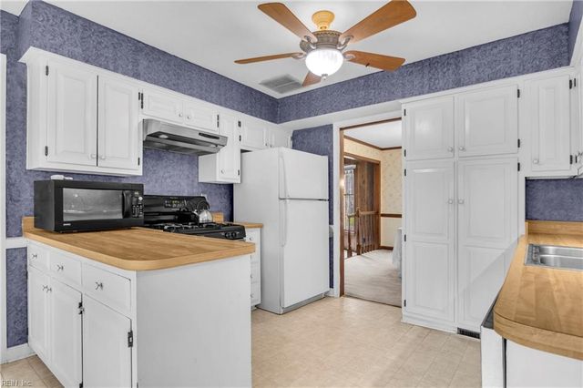 3208 Meadowbrook LN, Chesapeake, VA 23321