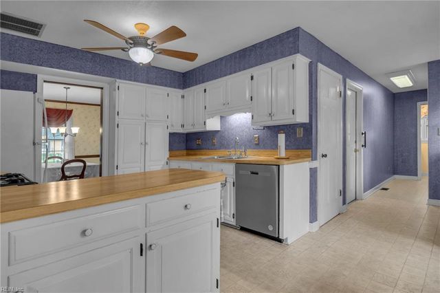 3208 Meadowbrook LN, Chesapeake, VA 23321