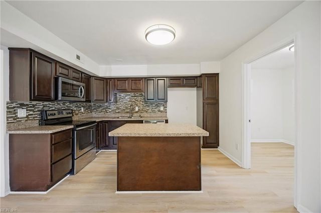 4184 Thistle CIR, Virginia Beach, VA 23462