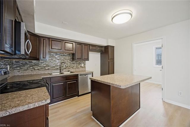 4184 Thistle CIR, Virginia Beach, VA 23462