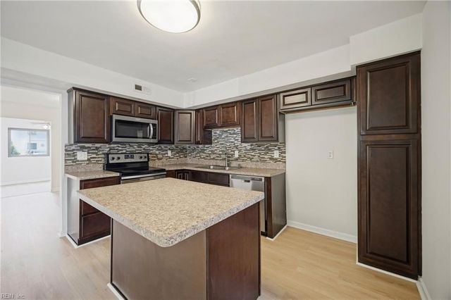 4184 Thistle CIR, Virginia Beach, VA 23462